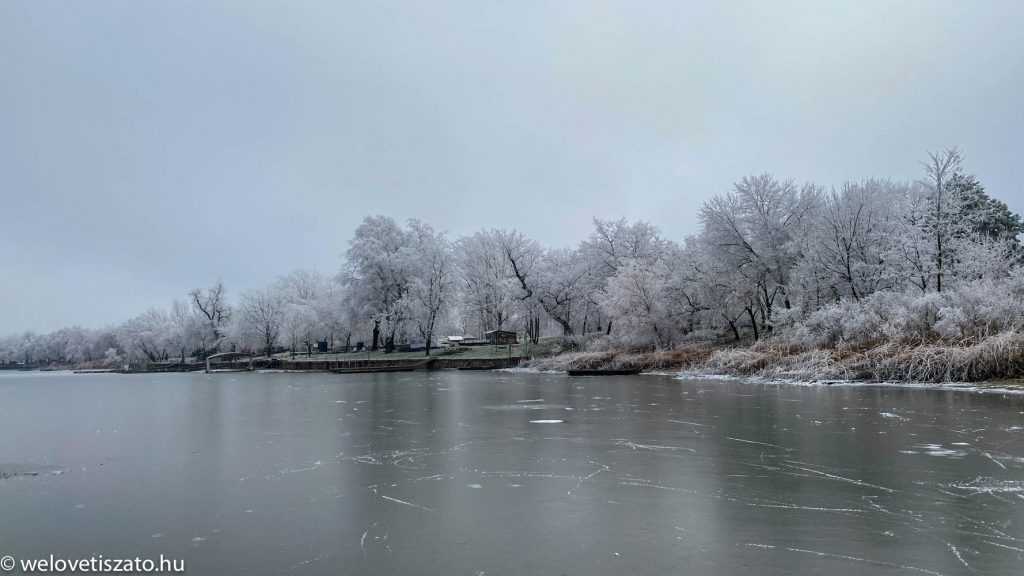Jégtúra a Tisza-tavon. Jönnek a fagyok, óvatosan a jégen!